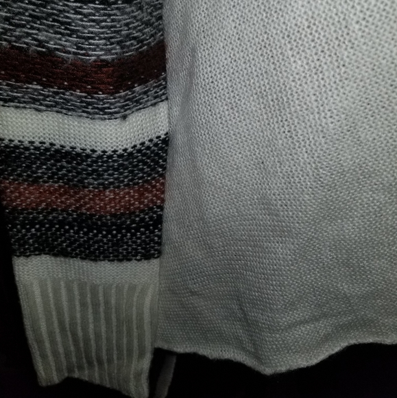 Cute wrap sweater - Picture 3 of 5